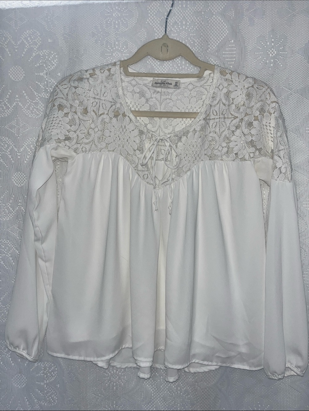 Abercrombie & Fitch Ivory Lace Yoke Long-Sleeve Blouse XS